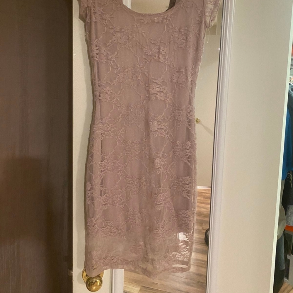 Womens light pinkish lavender lace dress by Charlotte Russe Size Small - Picture 2 of 2